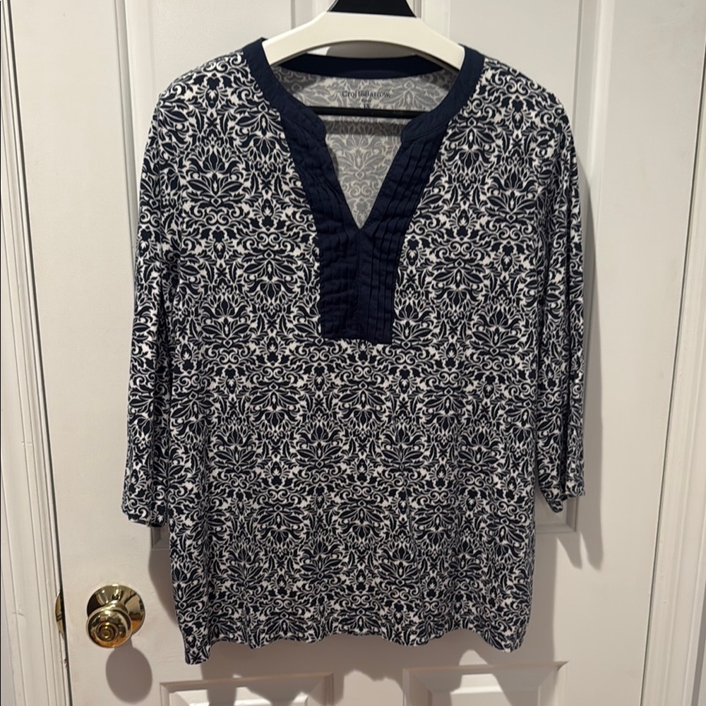 Croft & Barrow Blue and White V-Neck Blouse with 3/4 Sleeves